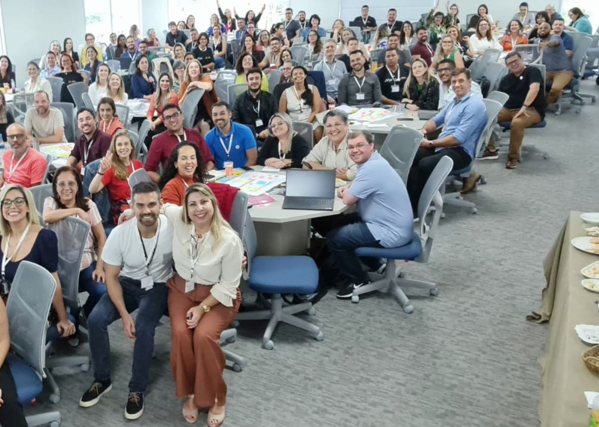 Estamos na Unigranrio em uma discussão qualificada sobre IA. Tenho certeza de que os professores que aqui estão e os que irão participar posteriormente de forma remota estarão melhores preparados para utilizarem IA, em suas aulas.